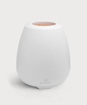 Weißer ProEnergetic Aroma Diffuser mit konischer Form, geriffelter Oberfläche, rundem oberen Einsatz und dezentem Markenlogo an der Basis