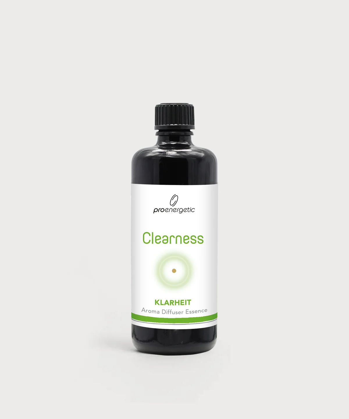 Schwarze ProEnergetic Aroma Diffuser Essence Flasche mit weißem Etikett, grünem Akzent, Produktname Clearness und kreisförmigem grafischem Element auf neutralem Hintergrund