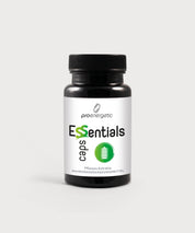 Schwarze Dose „Essentials Caps“ mit weißem Etikett und grünem Batterie-Symbol, freigestellt vor hellem Hintergrund.