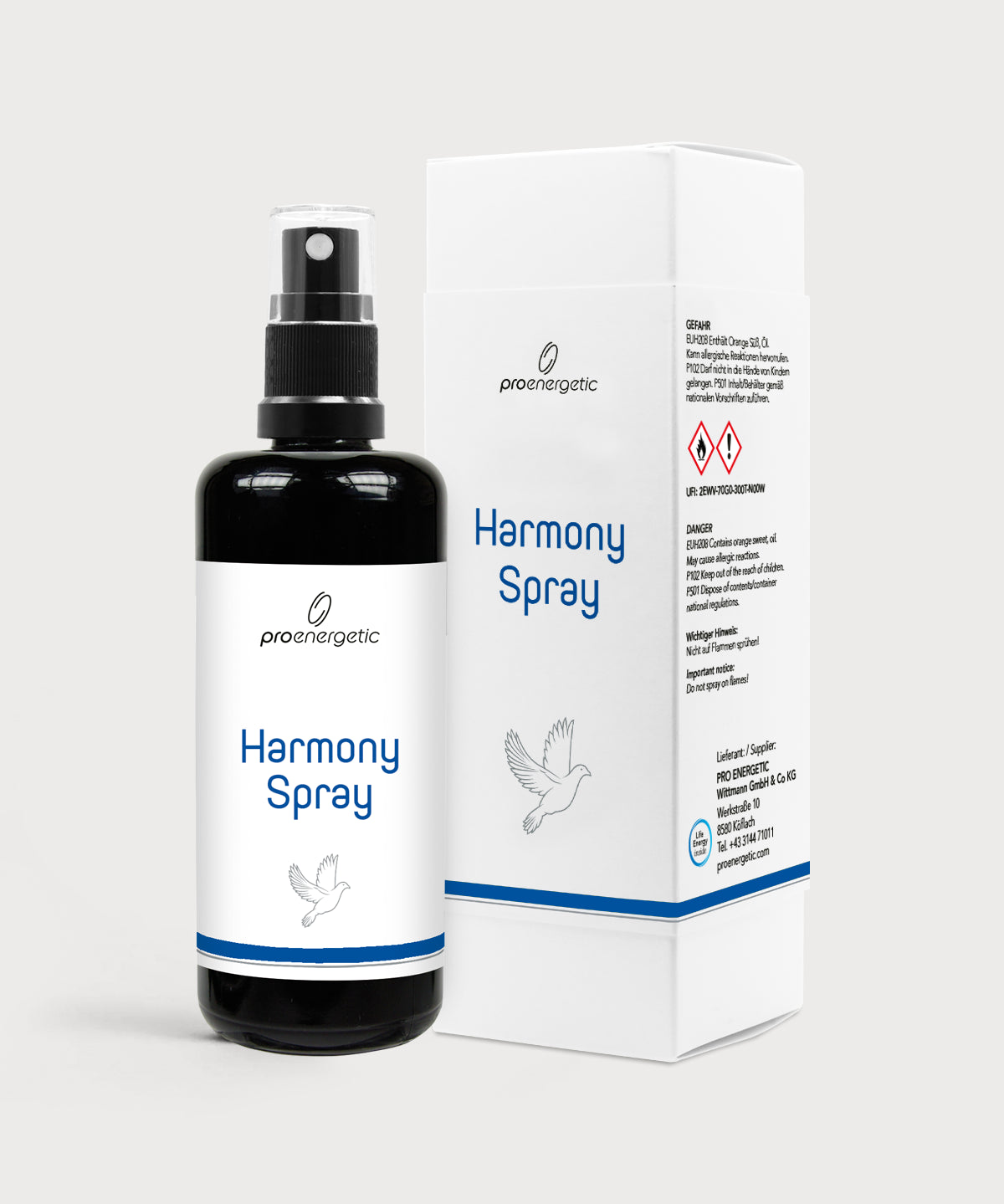 Harmony Spray in schwarzer Sprühflasche mit weißem Etikett, daneben weiße Produktverpackung mit Aufdruck auf hellem Hintergrund